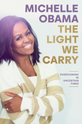 The Light We Carry wer. angielska - Michelle Obama | mała okładka